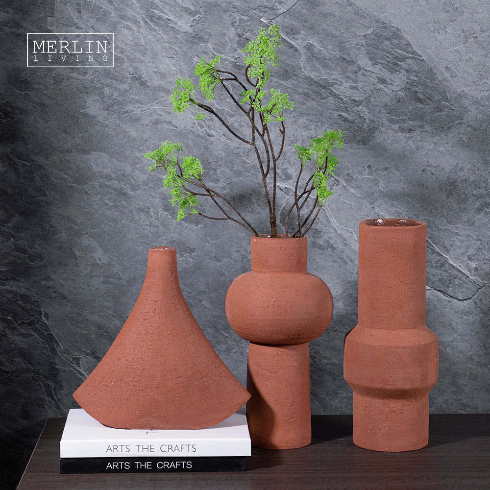 Merlin Living Coarse Sand Triangular Ceramic Żgħar Vase Desktop Decor