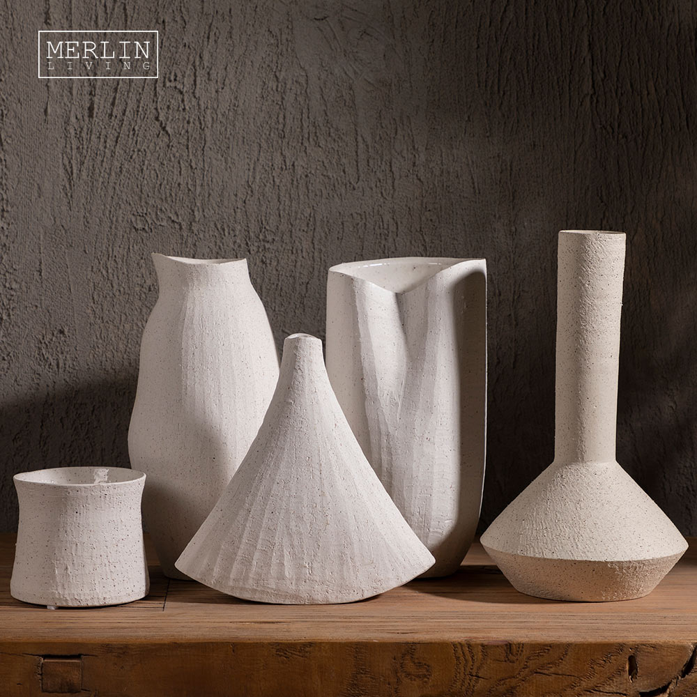 Merlin Living Coarse Sand keramiske vaser er velegnet til mange stilarter