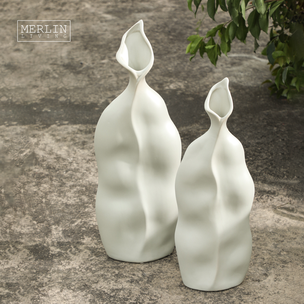 Merlin Living Matte Solid Color Single Stem Leaf Shaped Ceramic Vase