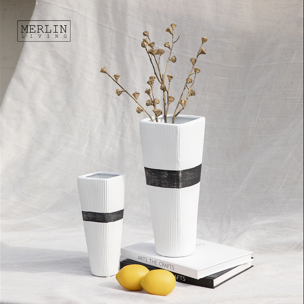 Square Matte Black And White Scribing Line Ceramic Vase (6)