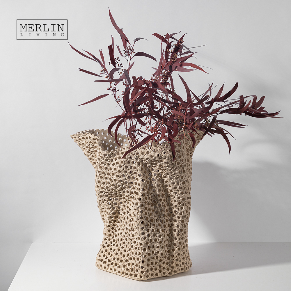 ručno rađena apstraktna biljka porculanska vaza s gustim rupama (7)