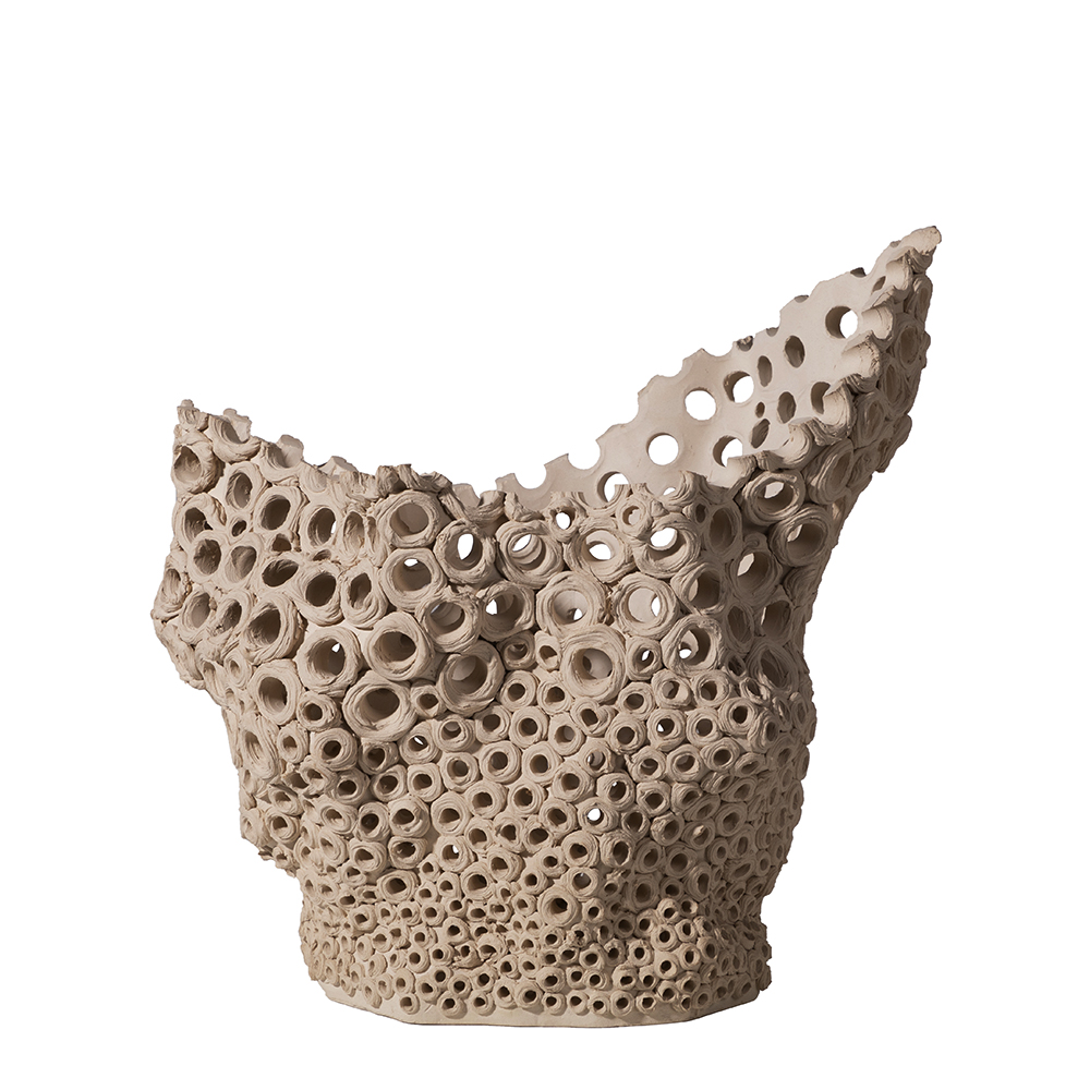 ručně vyrobená abstraktní porcelánová váza s hustými dírami (7)