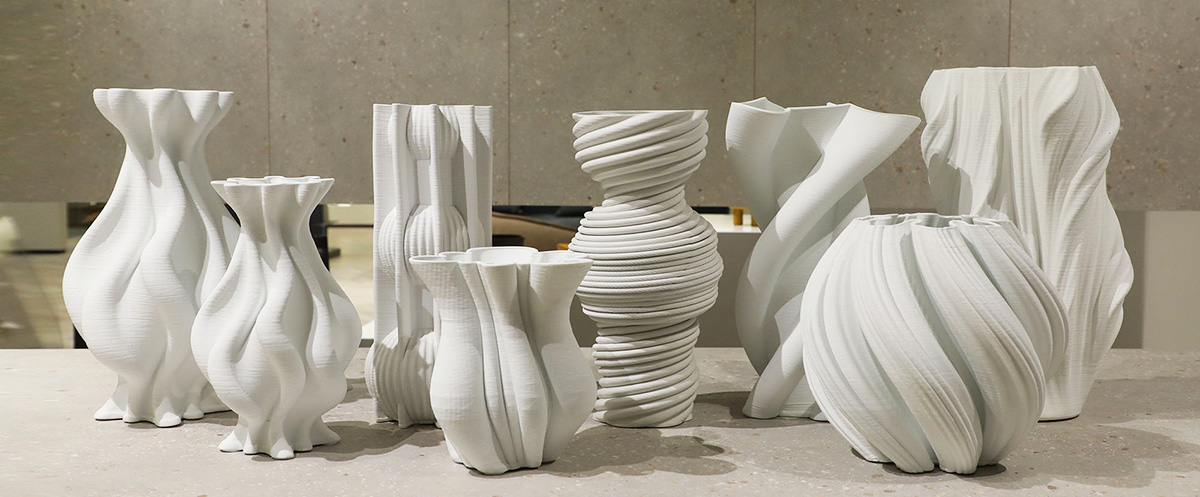Merlin Living Iepazīstinām ar mūsu jaunāko modernās mākslas sēriju un sarežģītiem keramikas izstrādājumu veidiem – 3D drukas keramikas sēriju.