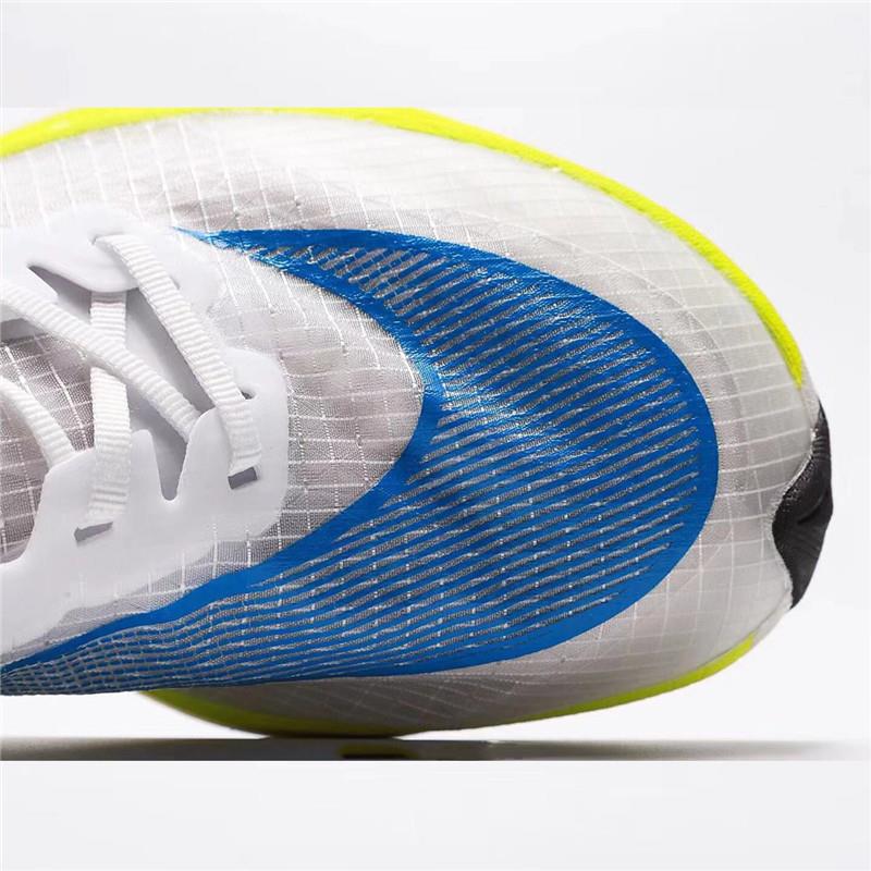 Advantages of Using Mesh to Make a Sports Shoe