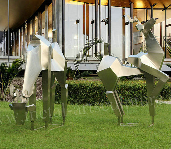 Deer Animal Shape Modern Outdoor Sculpture As Lawn Decor / Garden Decor