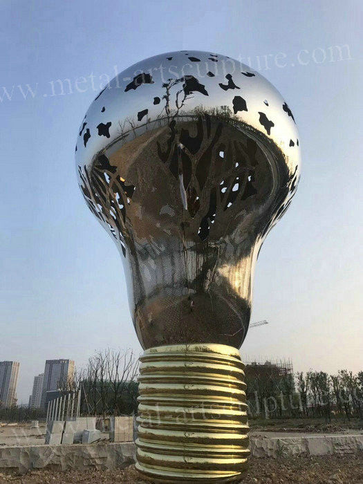 Bulb Shape Large Outdoor Statues / Metal Art Statues 3m Height Size For Art Decoration
