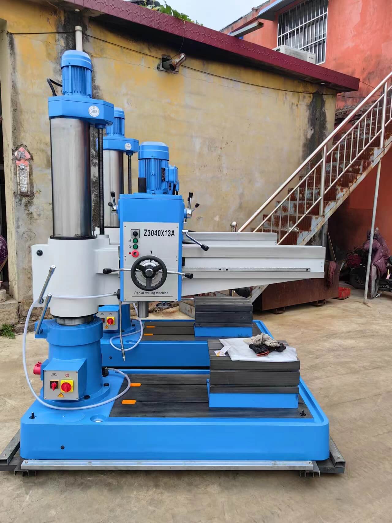 Radial drilling machine Z3040 to India