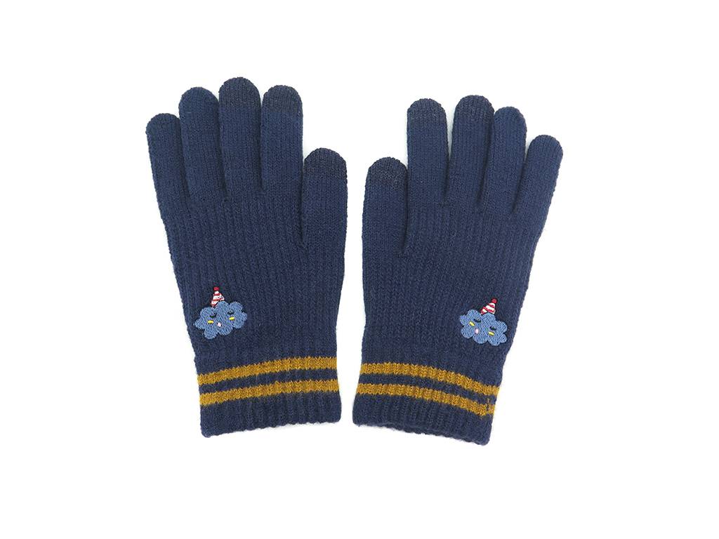 Knitted gloves with cute emboridery patch