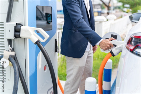 创建可持续的生态系统：电动汽车充电站制造商的作用