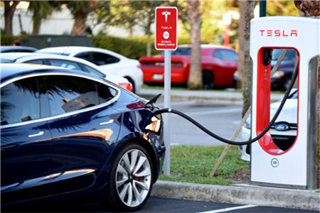Tesla ouvre la norme de recharge nord-américaine NACS