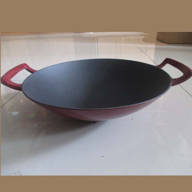 cast iron Chinese wok with lid