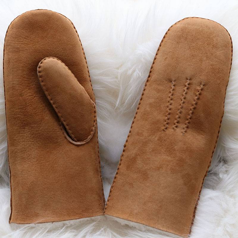Handmade classical sheepskin mittens for ladies with wool out trim (1)