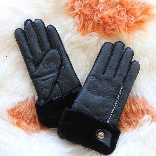 Patches/Pieces napa sheepskin gloves feature a buckle Featured Image