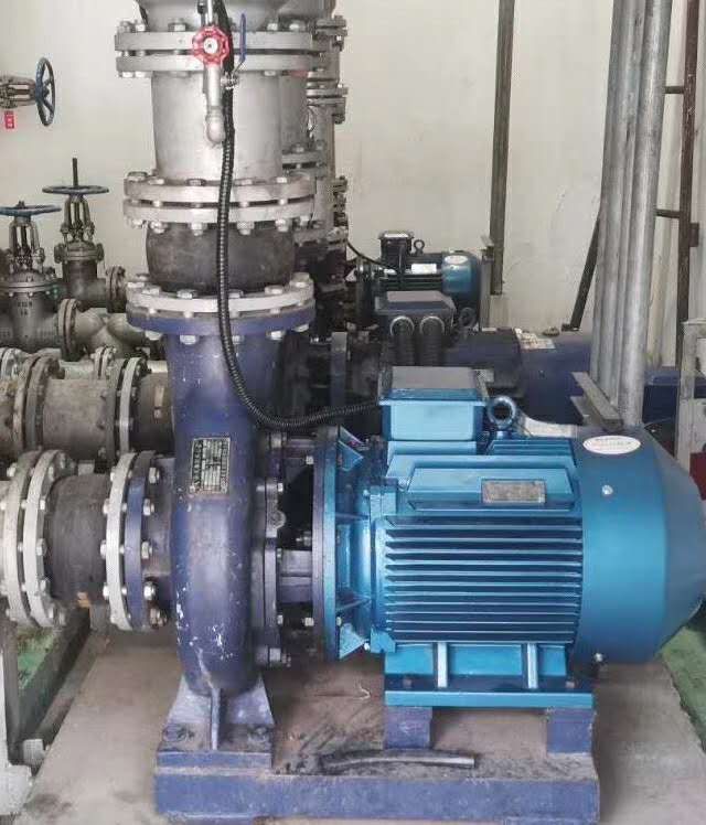 Low voltage self starting ultra efficient three-phase  permanent magnet synchronous motor for water pumps in the metal processing industry