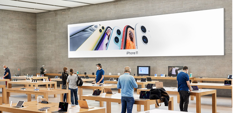 Apple‘s  retail reopening