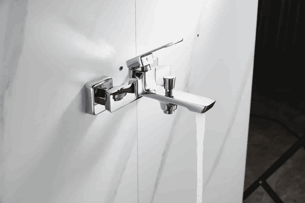 Безсвинцевий змішувач для ванної кімнати Momali з твердої латуні з однією ручкою