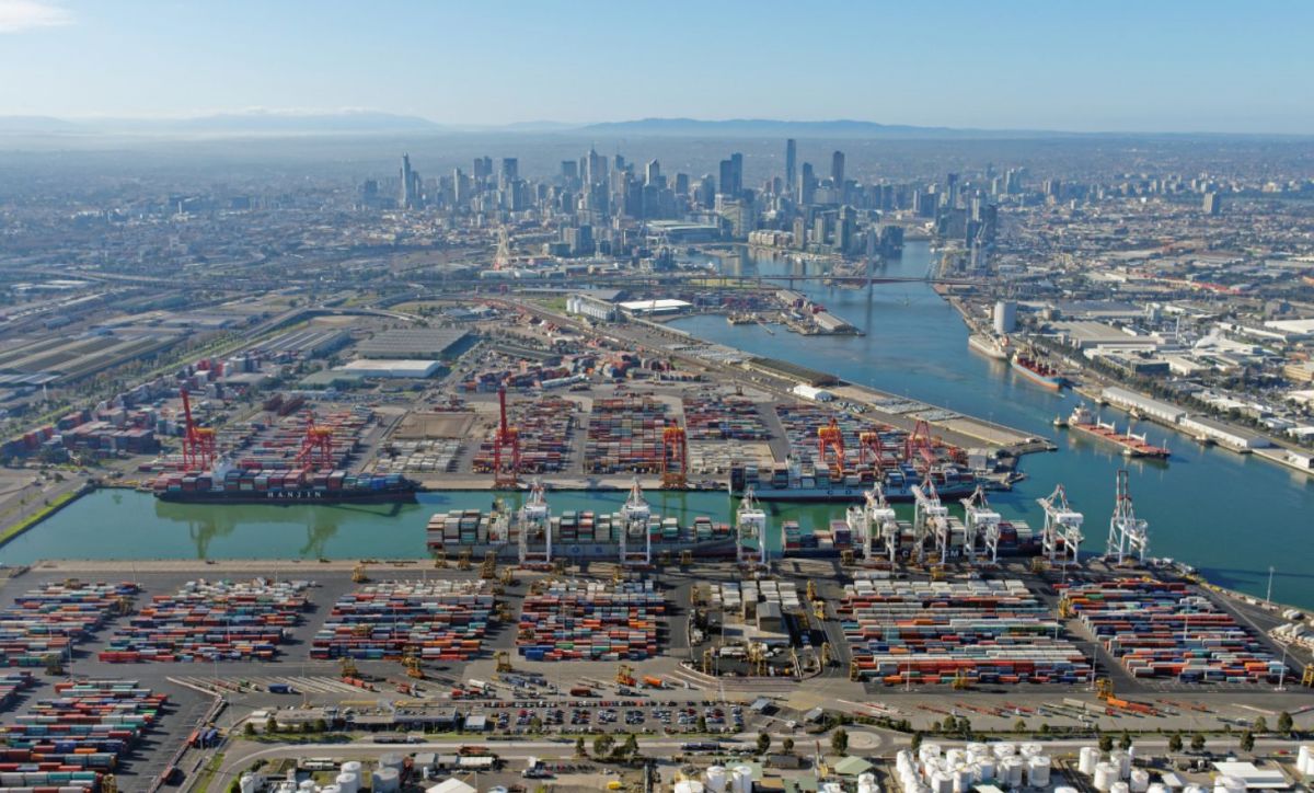 U.S. sea freight drops sharply