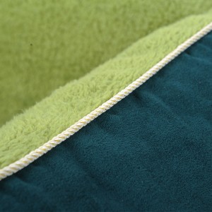 Cat’s Nest Cat Sleeping Mat Can Be Removed and Cleaned Square Pet’s Nest Pet Supplies Cat’s Nest Description:Choose high-quality fabrics, which will not hurt pets’ skin, so that pets can have a better
