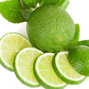 Agrumi freschi di lime verde acido / limone fresco senza semi