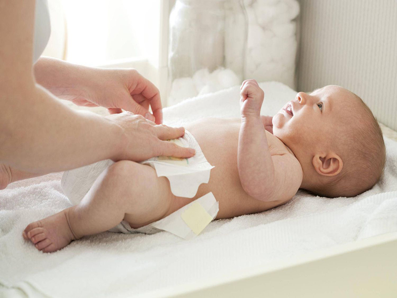 Како да смените пелена за бебиња