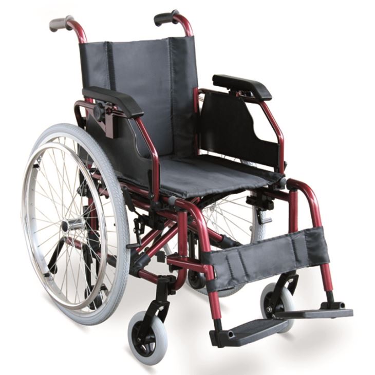 37 lbs.Kevyt pyörätuoli, jossa korkeussäädettävät käsinojat ja irrotettavat jalkatuet ja pikalukitustakapyörät