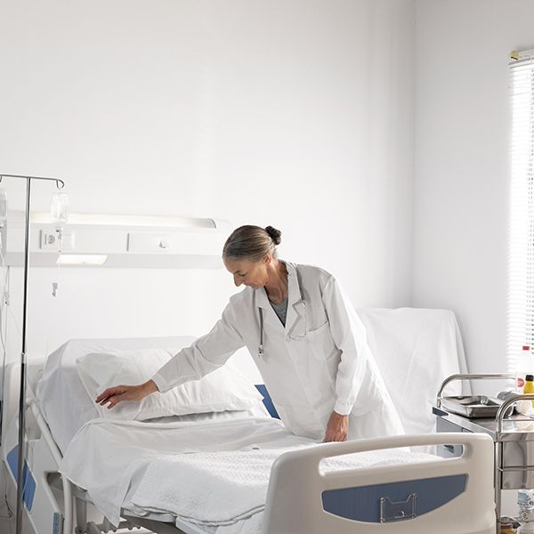 Mis vahe on haiglavoodil ja reguleeritaval voodil?