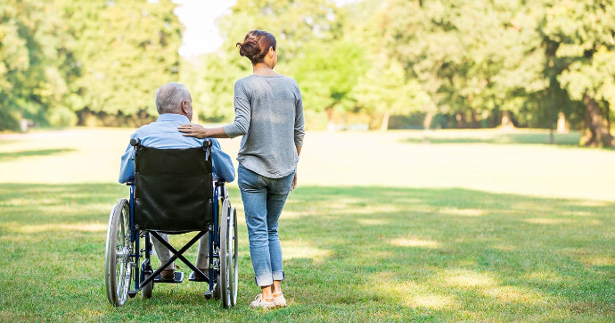 Things to Consider When Purchasing a Wheelchair for a Senior！