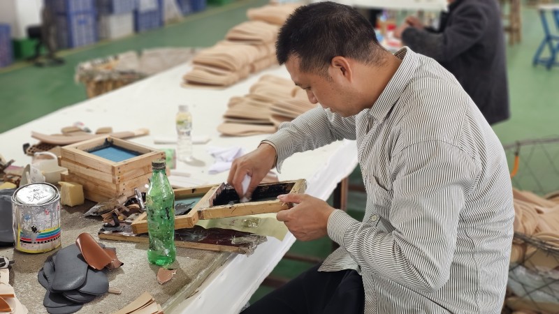 Stepping into Excellence: The Art and Precision of Crafting Children’s Sandals at Yidaxing
