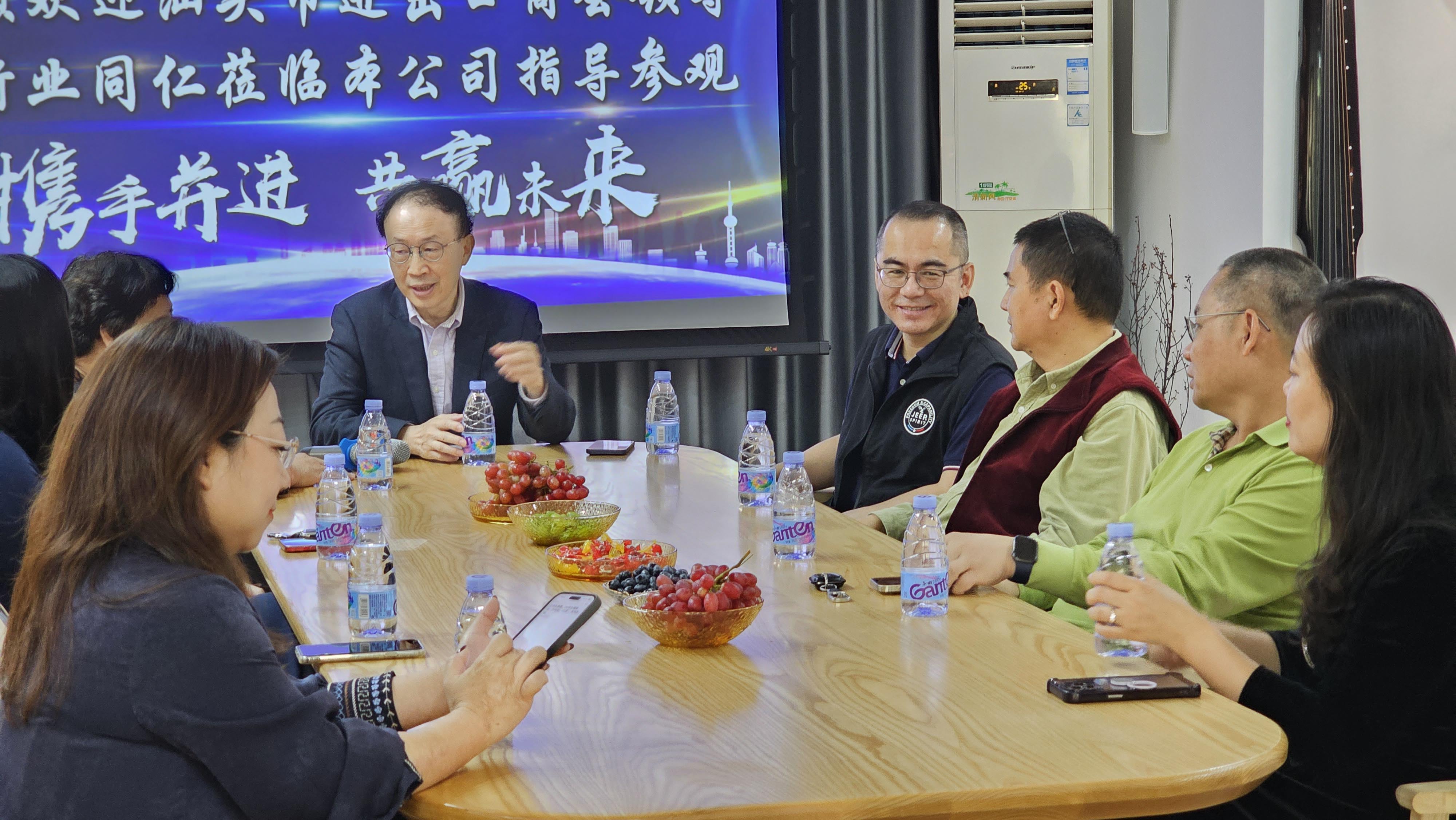 Shantou Business Association Leaders Conduct Inspection and Tour at Yidaxing
