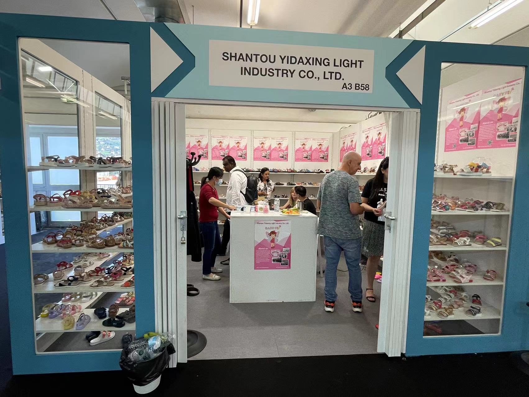 Shantou Yidaxing Showcases Girls’ Sandals at Italian Jiada International Shoe Exhibition 2023