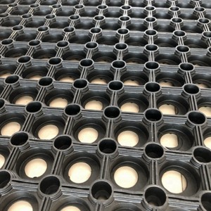 Oil proof bathroom holes rubber mat porous rubber mat with hollow