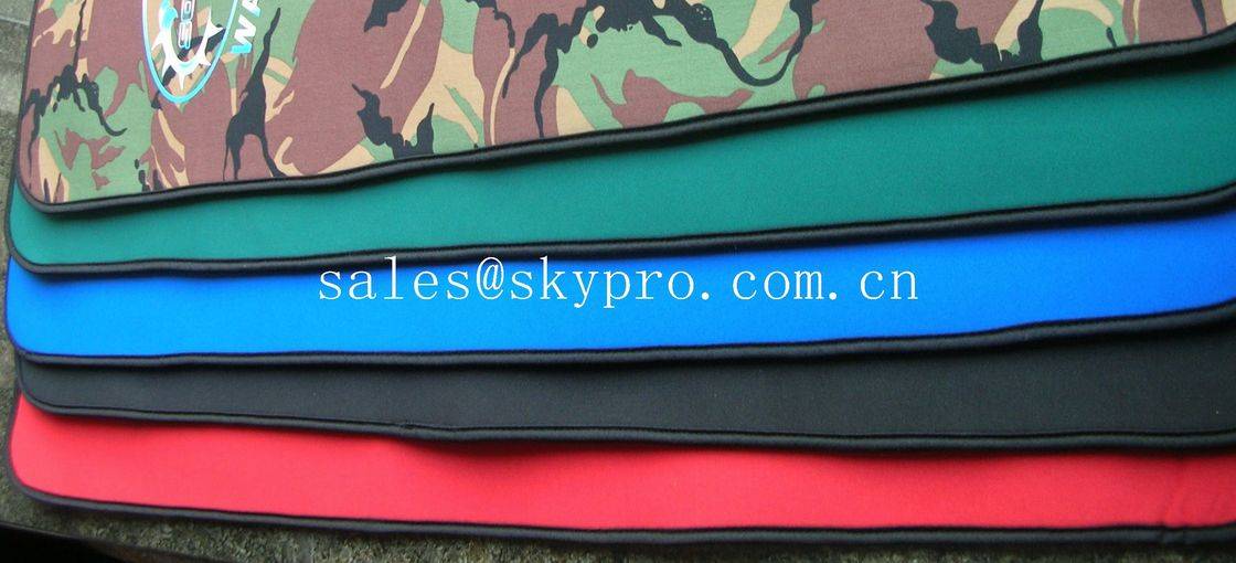 Good flexibility Red / green / black neoprene fabric Roll with polyester coating