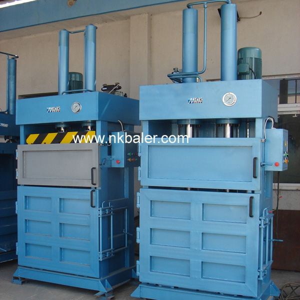 Secondary use of waste paper packing machine