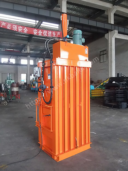 The principle and characteristics of waste cardboard baler