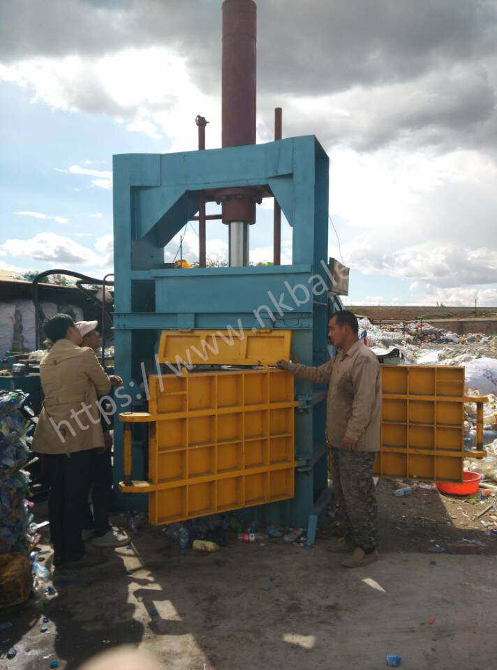 What is a plastic recycling machine that pays?