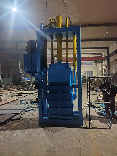 lifting chamber used clothes baler (1)
