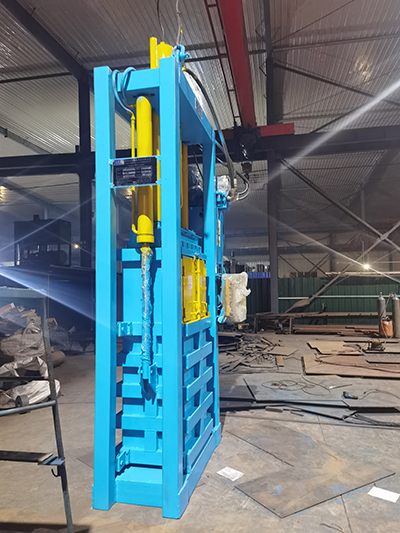 lifting chamber used clothes baler (2)