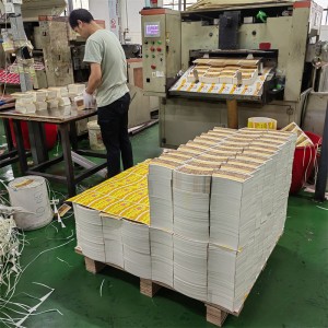 Pe estalitako kartoiaren fabrika handizkako kalitate handiko edalontziaren paperaren zaleak