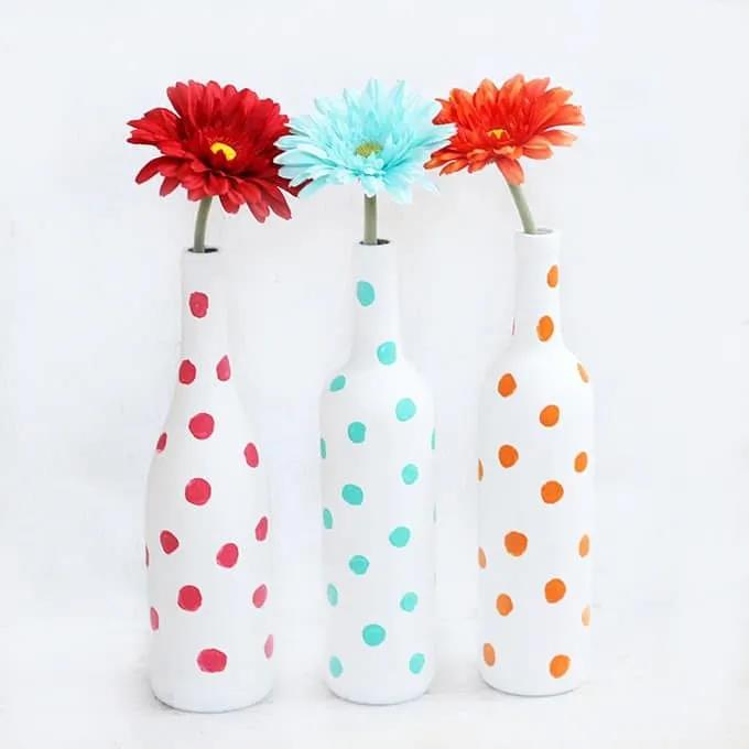 Glass bottles are such good and beautiful creative materials that it would be a pity to throw them away!