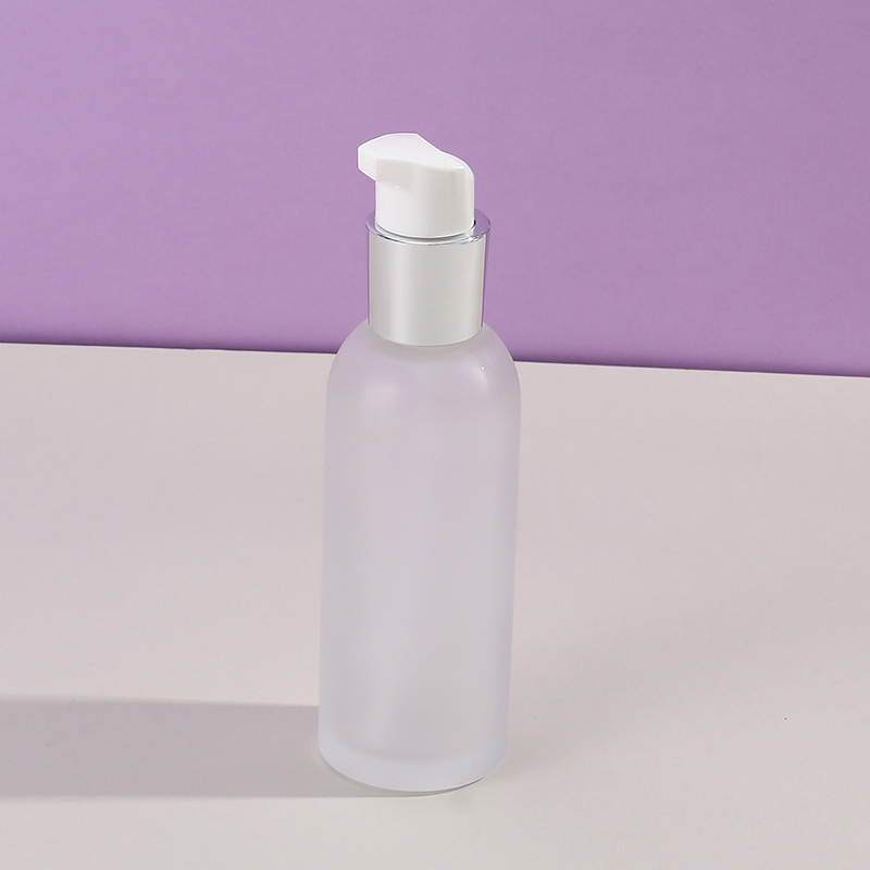 Skincare container 100ml round shoulder transparent frosted glass bottle with silver serum lotion pump