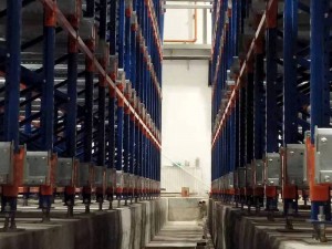 Automatic racking system with radio shuttle system
