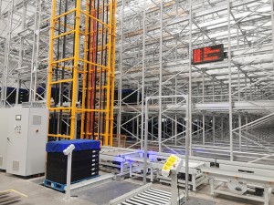 Automated four way radio shuttle for intelligent warehouse storage rack