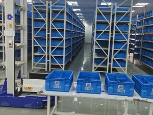 Double deep automatic picking robots for racking shelving