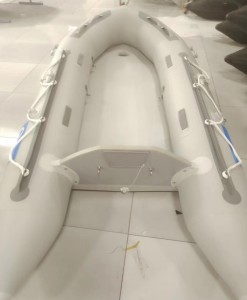 Foldable inflatable boat with air-deck floor