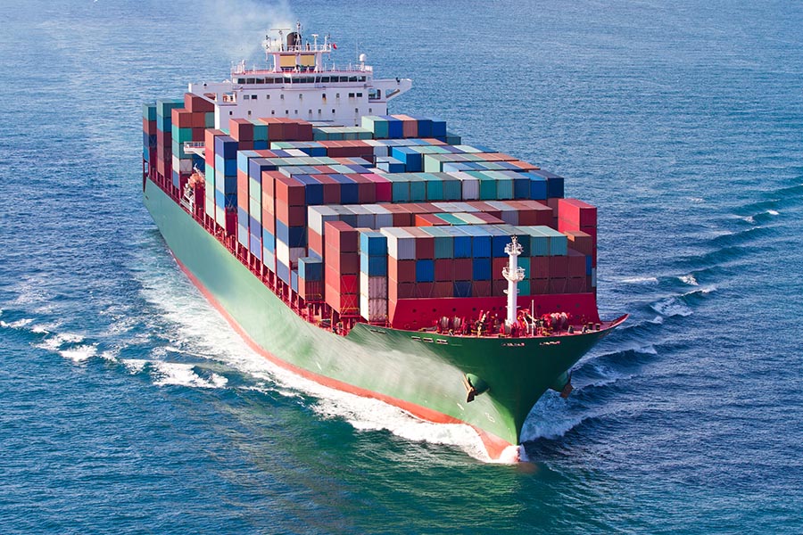 Чому лінійні компанії все ще орендують судна, незважаючи на зниження попиту?