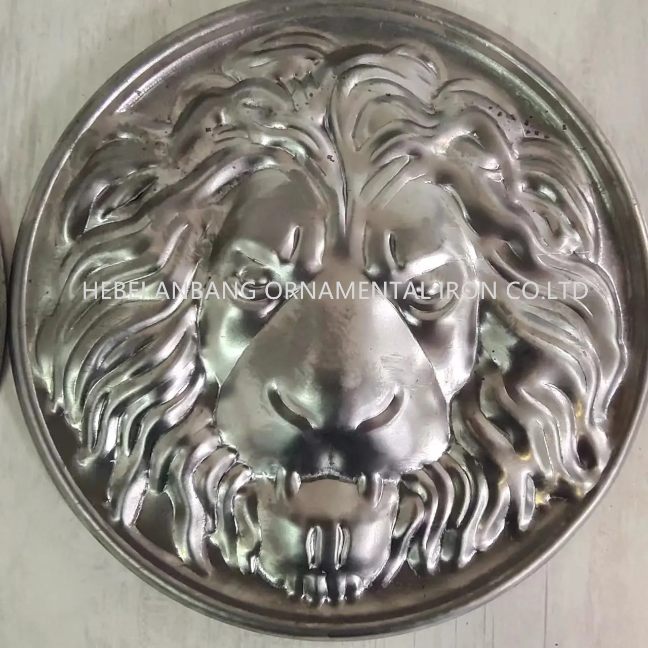 STAMPING LION HEAD
