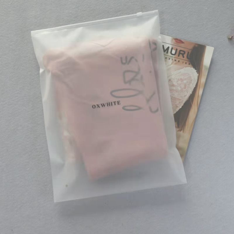 Bolsa de plástico de poli PE esmerilado duradeiro con cremalleira para embalar camisas