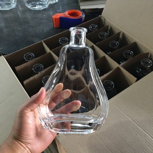 Customized 750ml clear liquor glass bottles