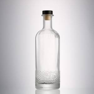 High quality 700 ml clear liquor bottle with stopper