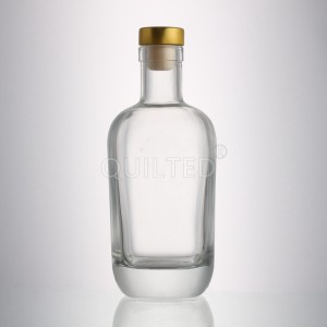 China Deisgn round 500 ml liquor glass gin bottle with cork